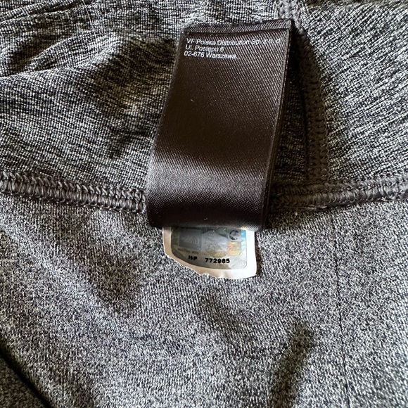The NorthFace Capri Leggings, Heathered Gray and Black - Size XL - Picture 7 of 10